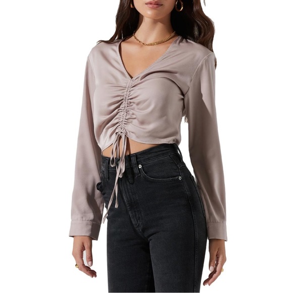 ASTR the Label | NWOT Mushroom shirted long sleeve v-neck cropped blouse top - Picture 1 of 6